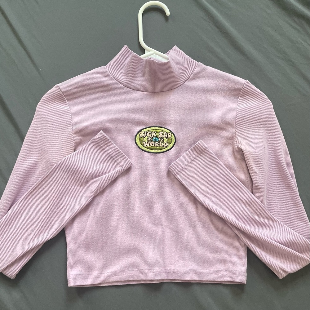Cute cropped shirt!